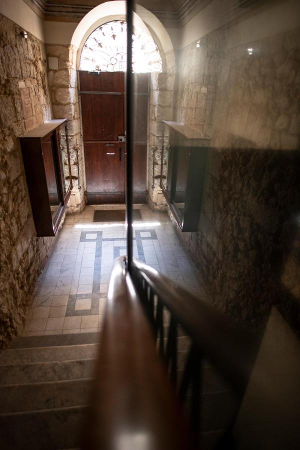 Apartment Corner Cavour *